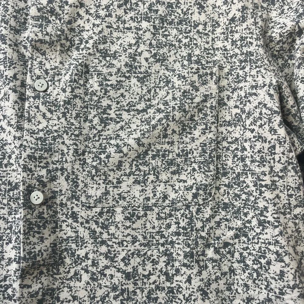 Lululemon Men's Patterned Shirt grayish green color size L - Picture 3 of 6